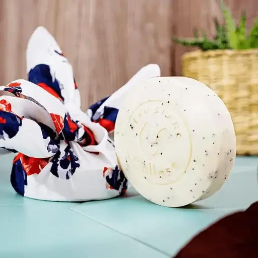 Savon palet de Marseille Naturel - Exfoliant aux graines de Pavot - Bleu Blanc Mousse 